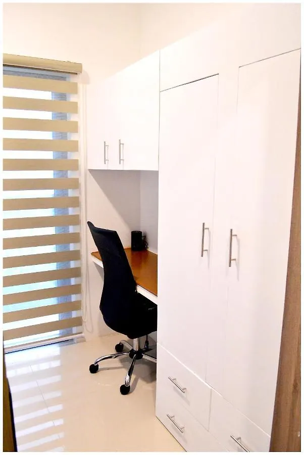 Iona Reign'S Vacation Unit At Fame Residences Mandaluyong Aparthotel